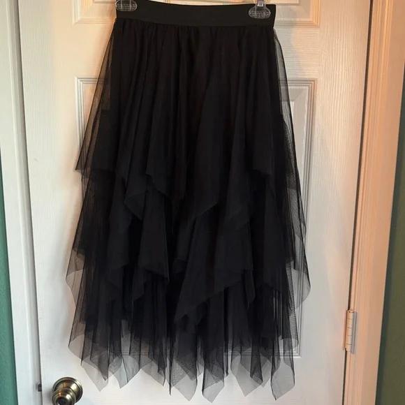 Elegant Black Layered Tulle Skirt - Picture 1 of 1